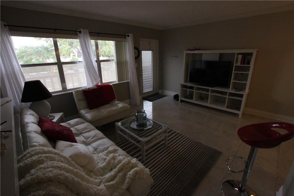 SUNRISE LAKES - Residential