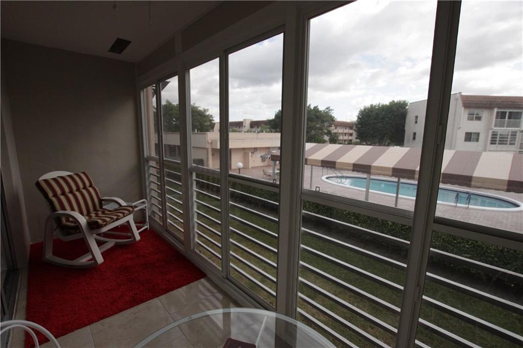 SUNRISE LAKES - Residential