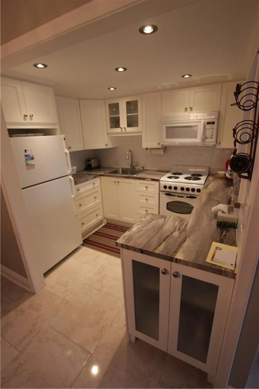 SUNRISE LAKES - Residential