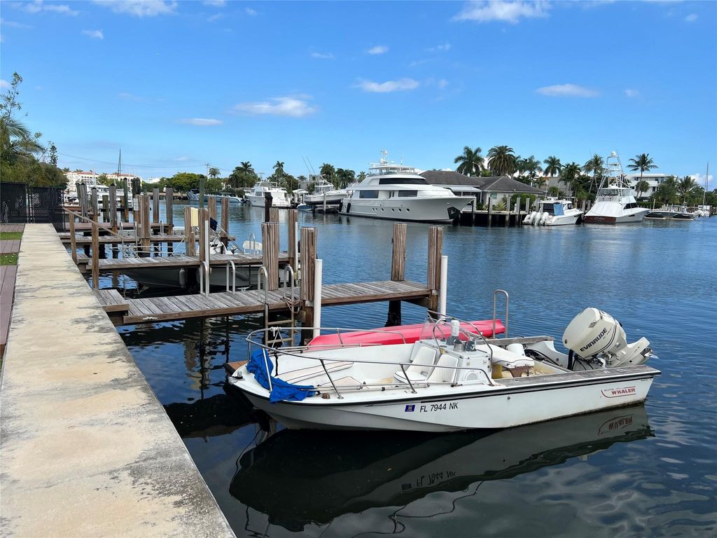 Photo of 1015 SE 15th Street #6d, Fort Lauderdale, FL 33316 (MLS # F10539992)