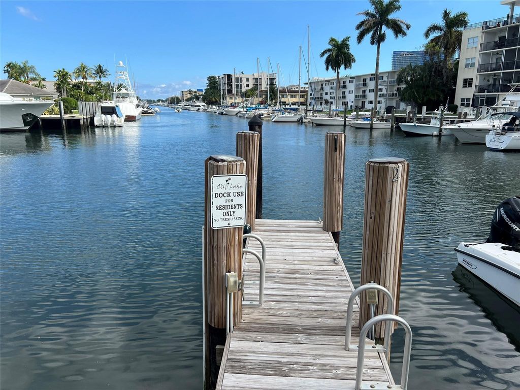 Photo of 1015 SE 15th Street #6d, Fort Lauderdale, FL 33316 (MLS # F10539992)