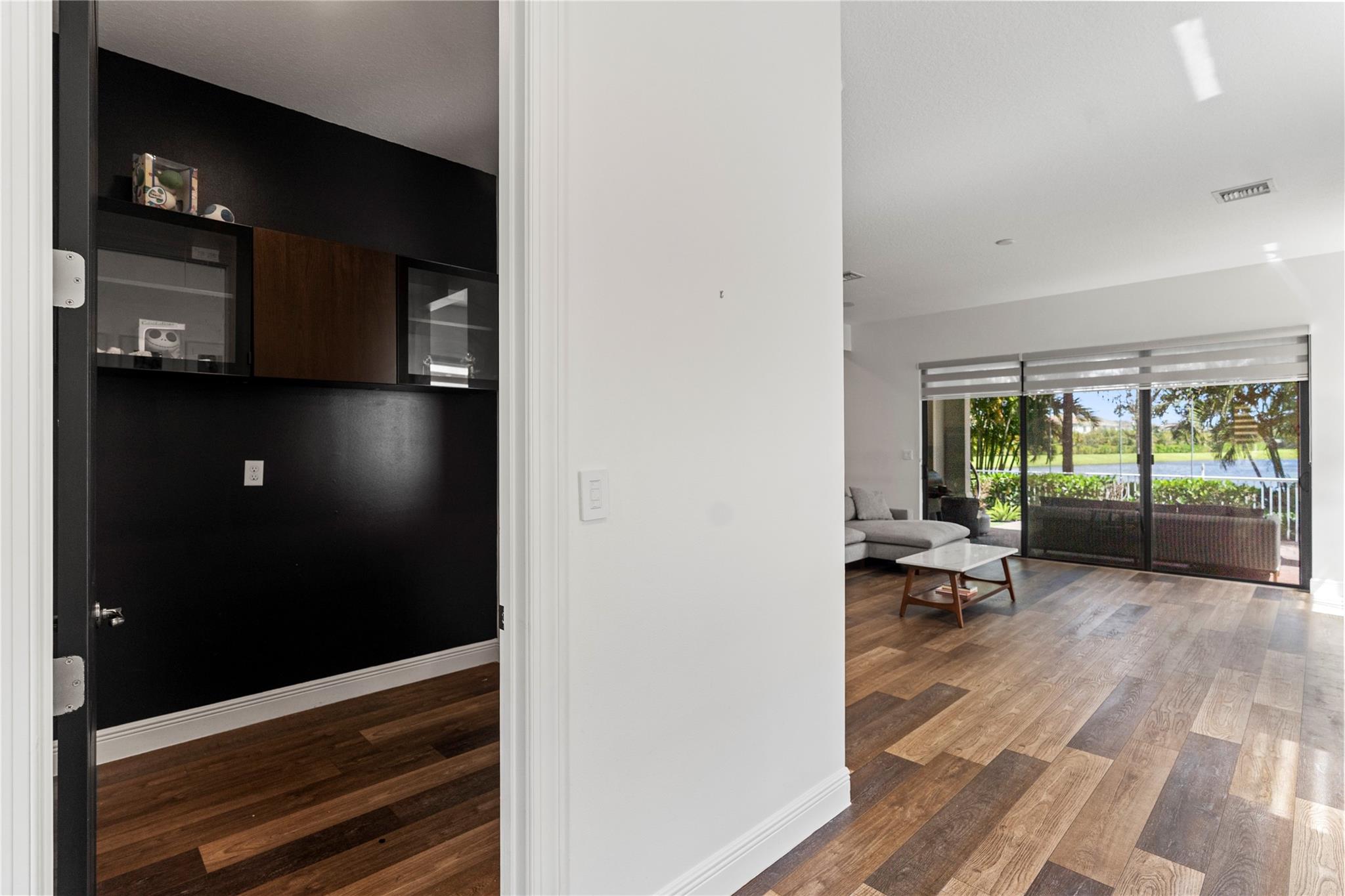 Coral Lago 182-31 B - Residential