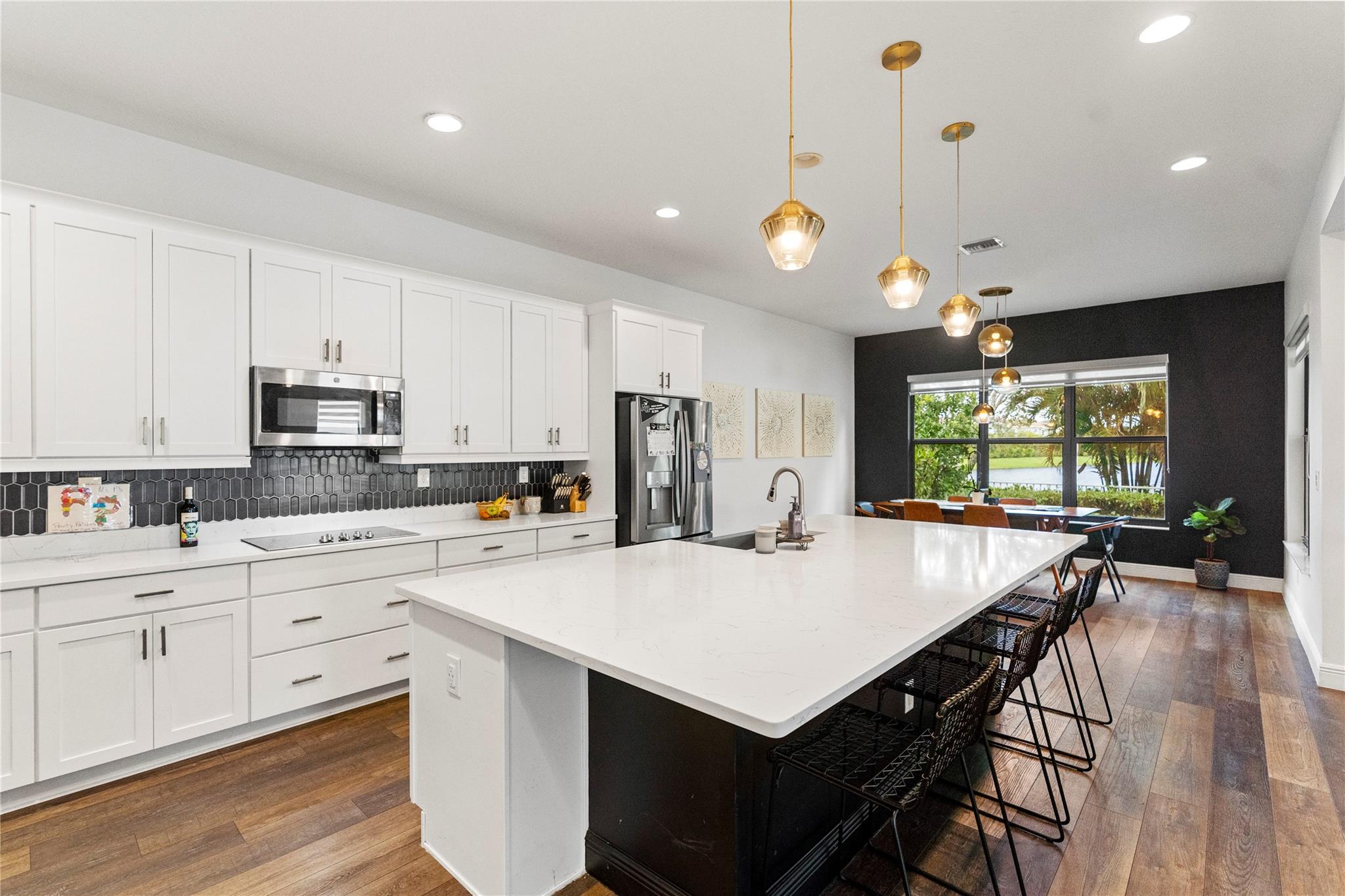 Coral Lago 182-31 B - Residential