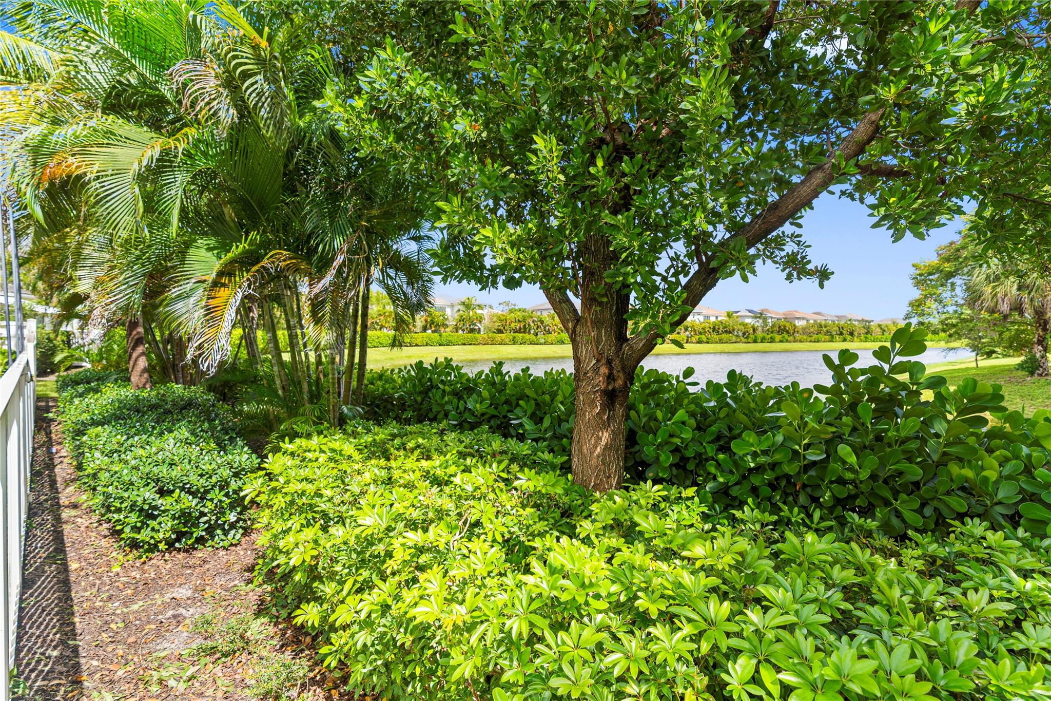 Coral Lago 182-31 B - Residential