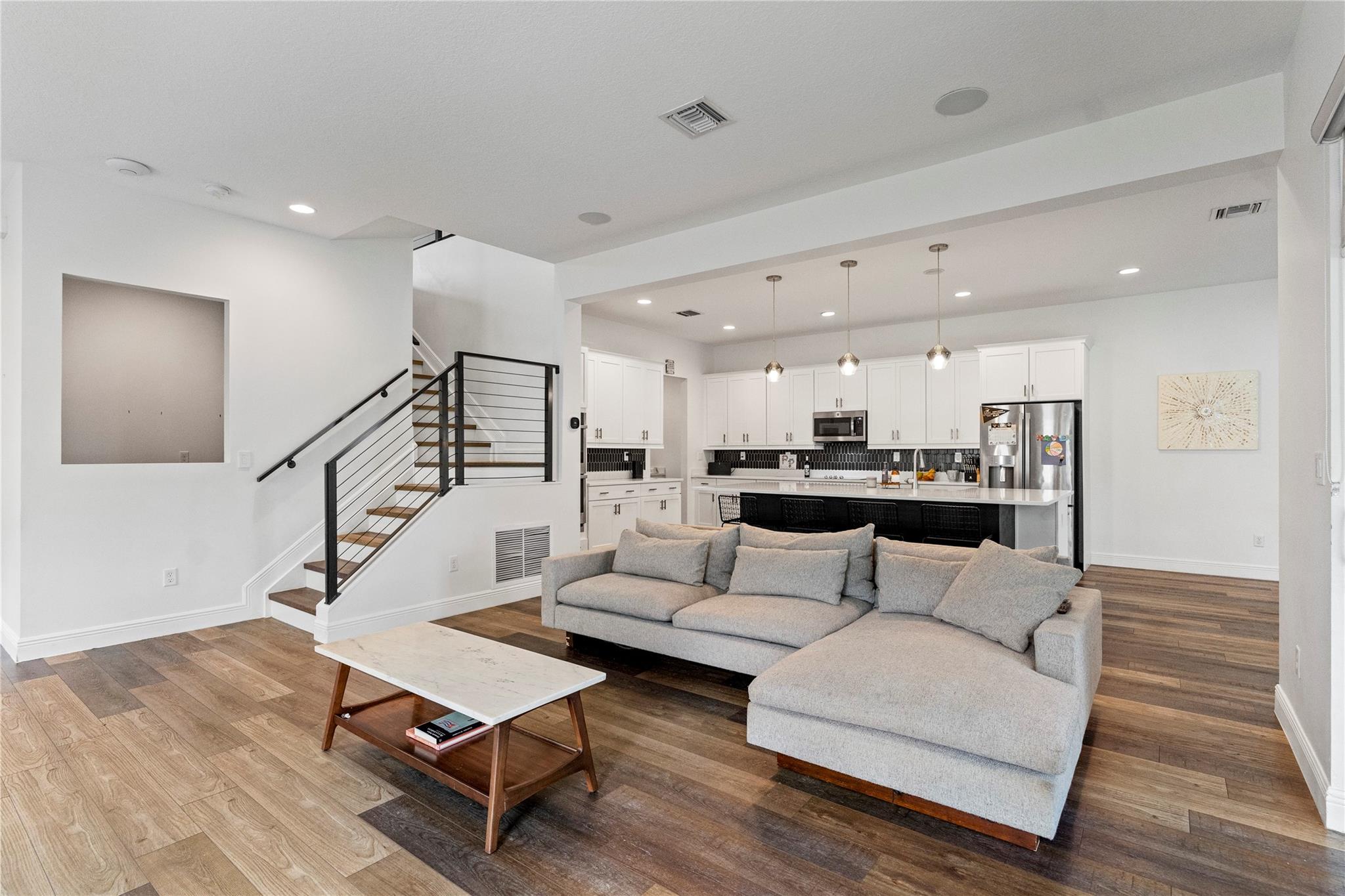 Coral Lago 182-31 B - Residential