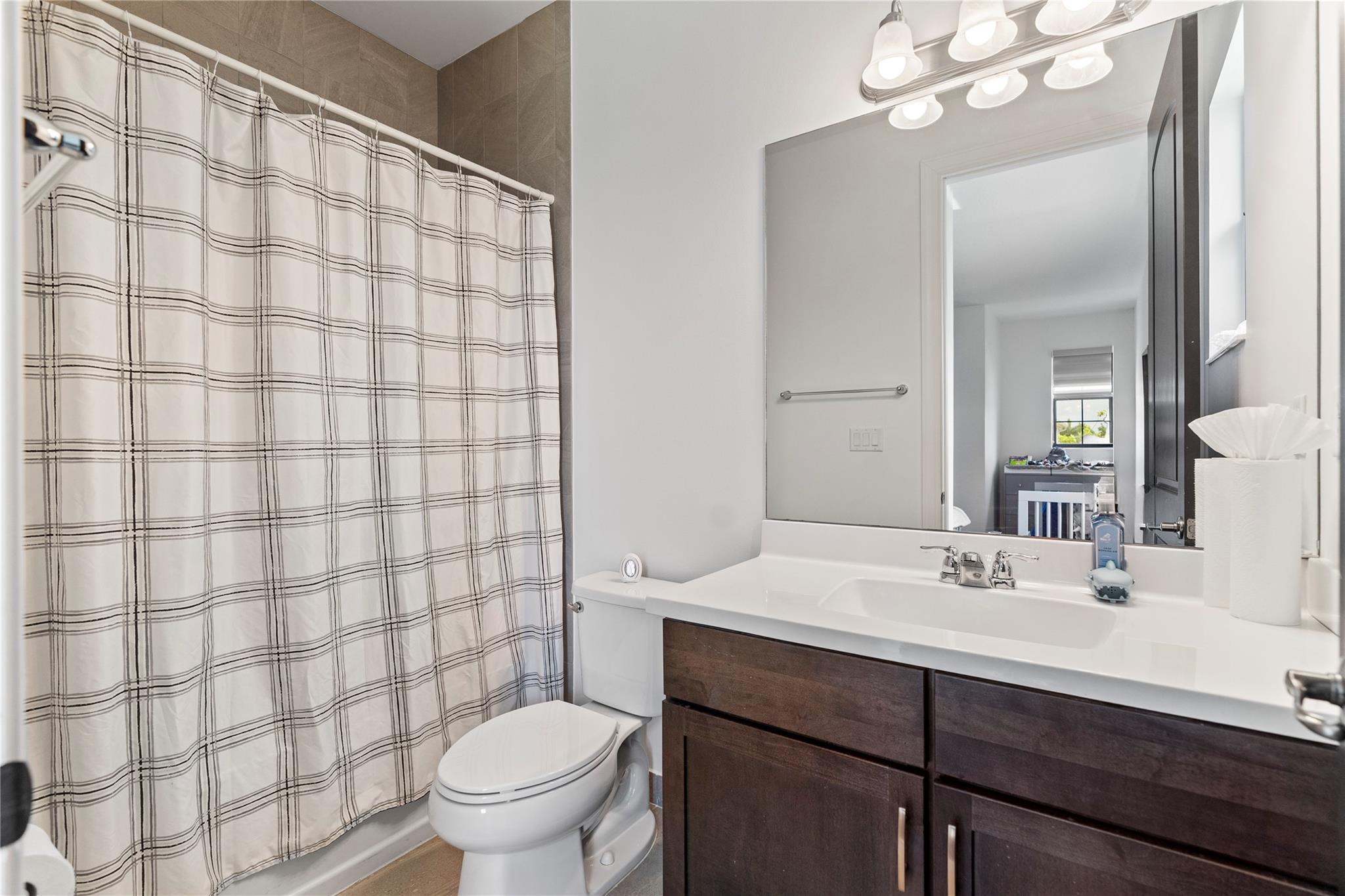 Coral Lago 182-31 B - Residential