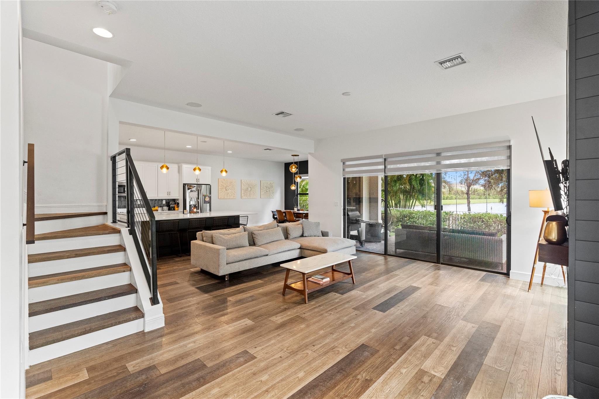 Coral Lago 182-31 B - Residential