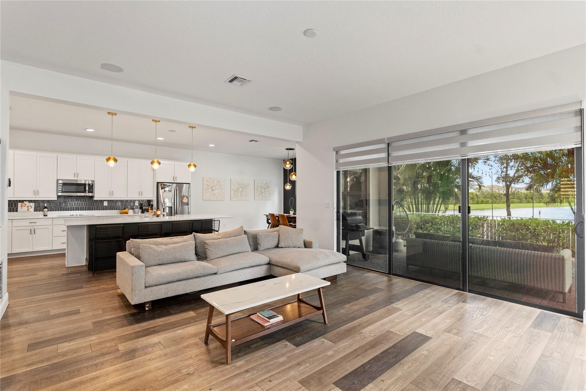 Coral Lago 182-31 B - Residential