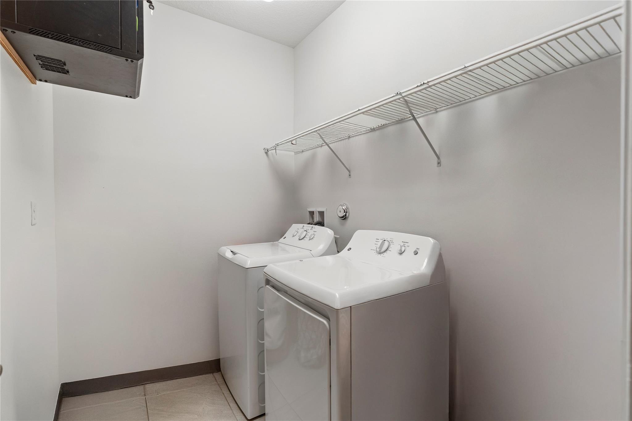 Coral Lago 182-31 B - Residential