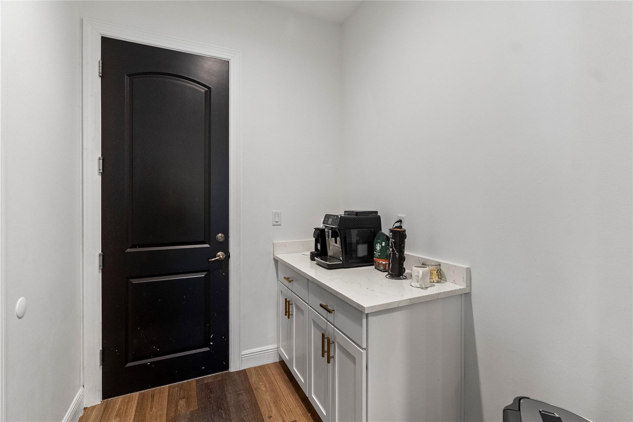 Coral Lago 182-31 B - Residential