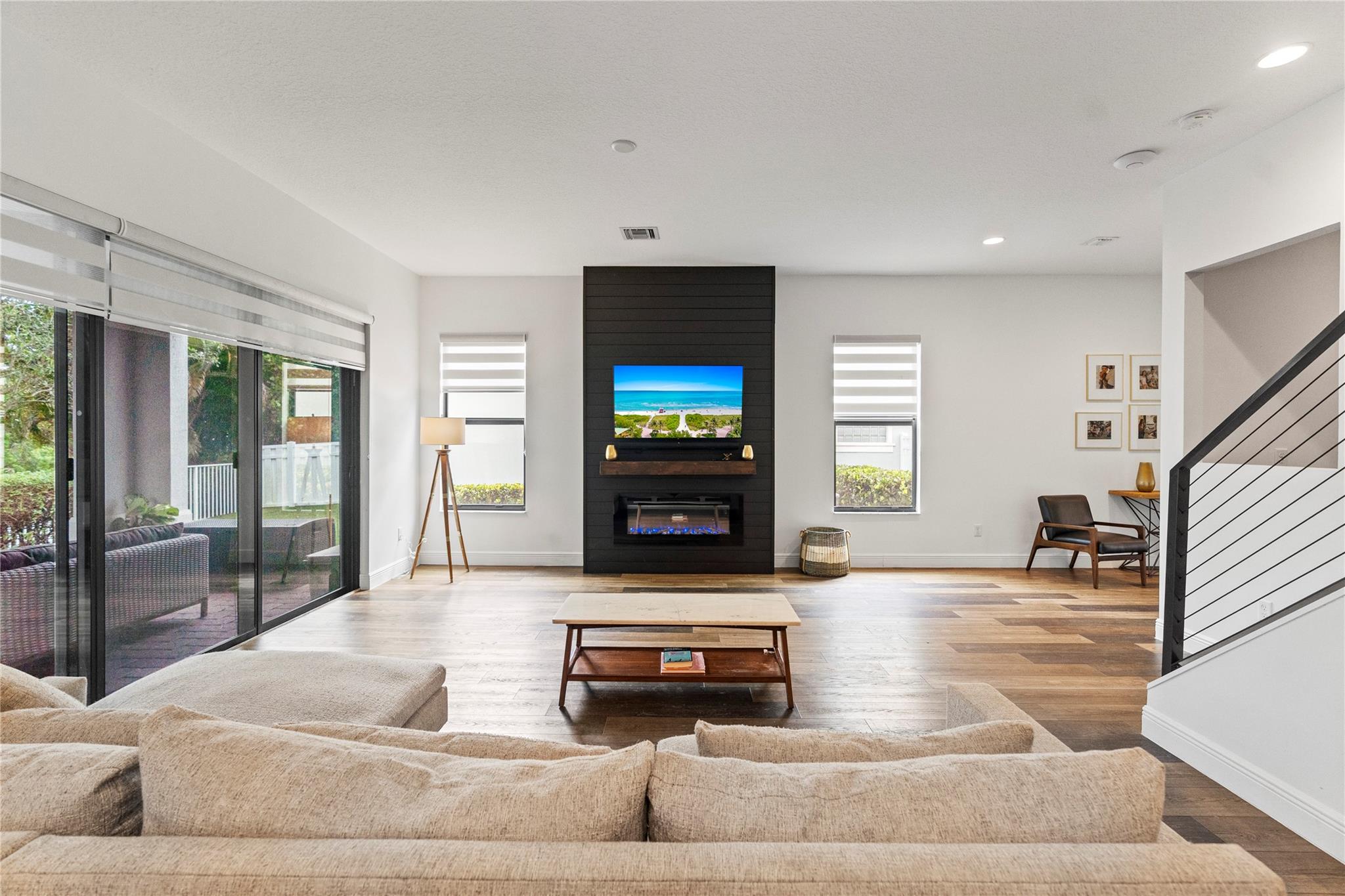 Coral Lago 182-31 B - Residential