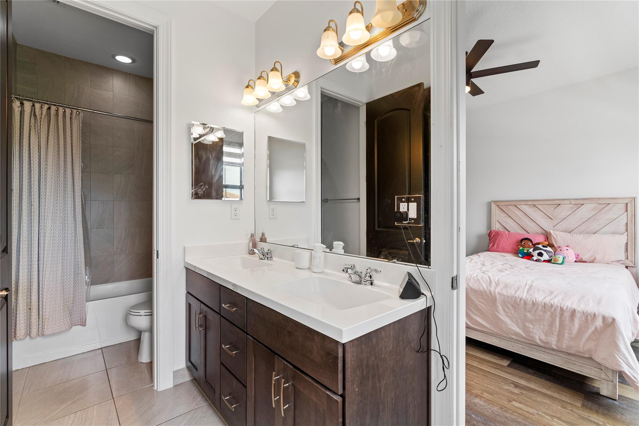 Coral Lago 182-31 B - Residential