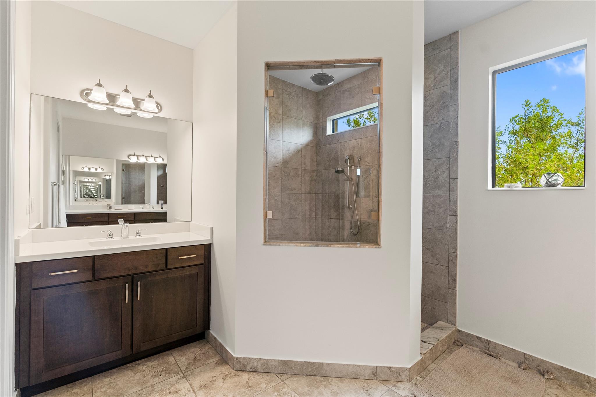 Coral Lago 182-31 B - Residential
