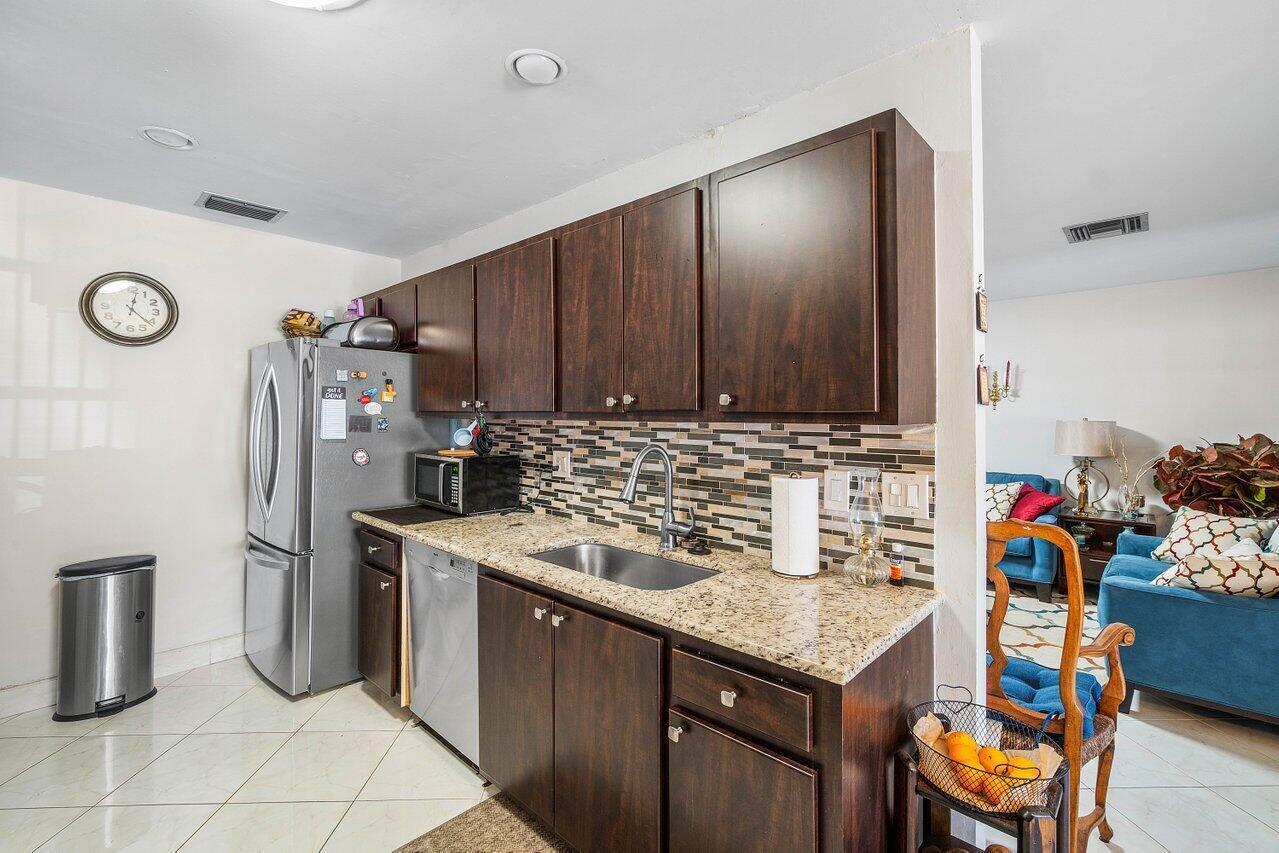 DELRAY VILLAS 3 - Residential