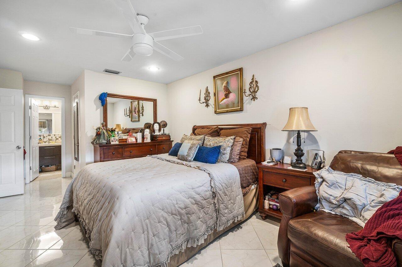 DELRAY VILLAS 3 - Residential