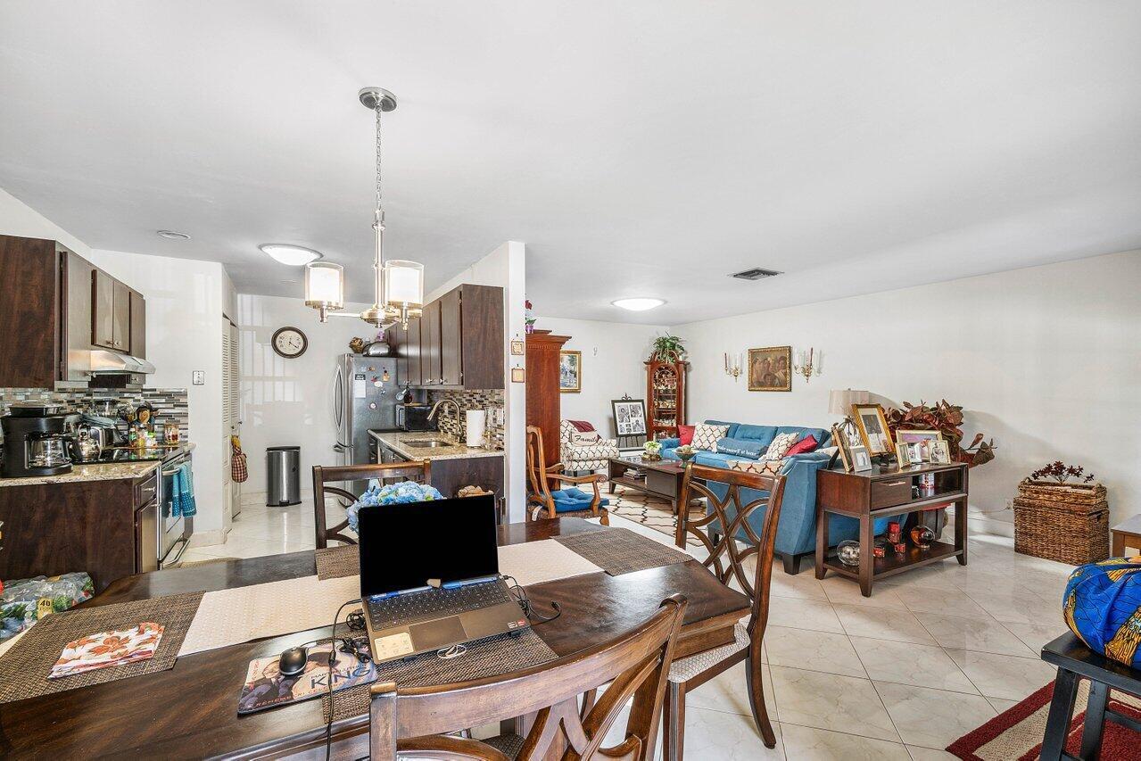 DELRAY VILLAS 3 - Residential