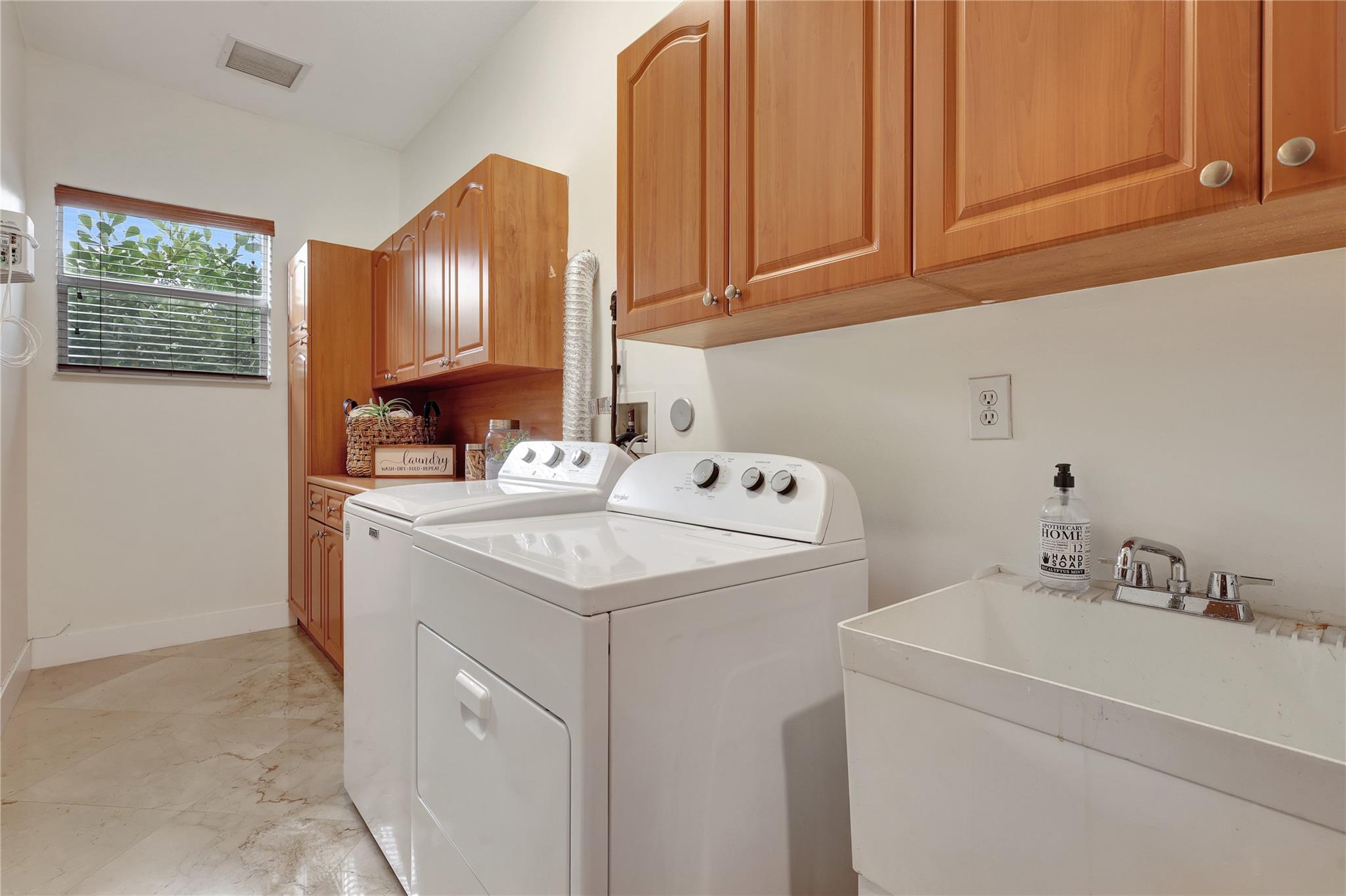 Everglades Land Co Sub 1- - Residential Lease