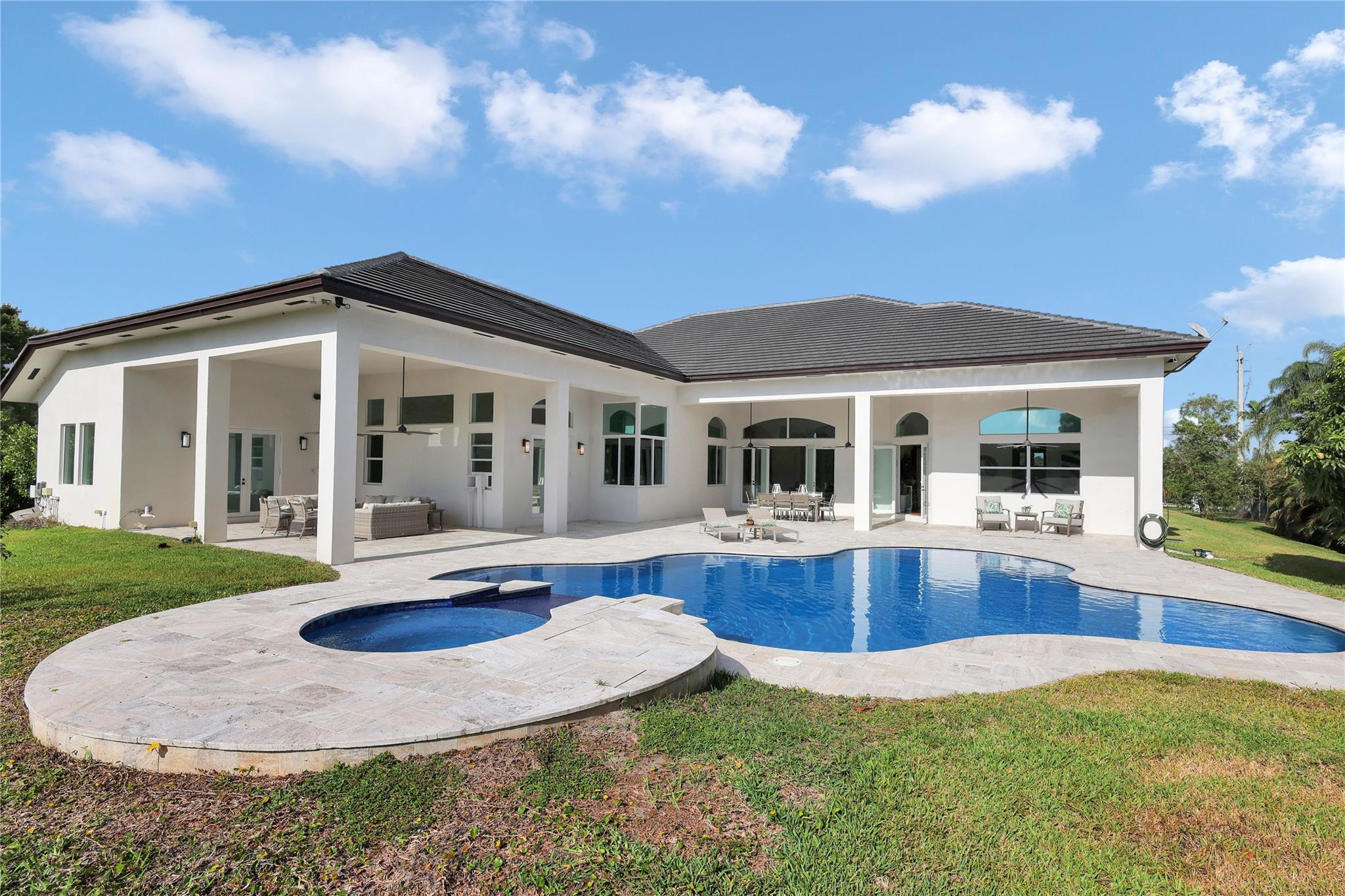 Everglades Land Co Sub 1- - Residential Lease