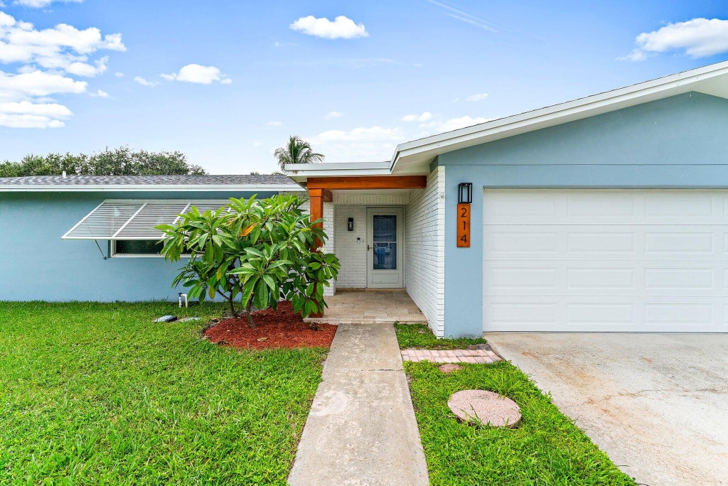 Photo of 214 Circle W, Jupiter, FL 33458 (MLS # R11020557)