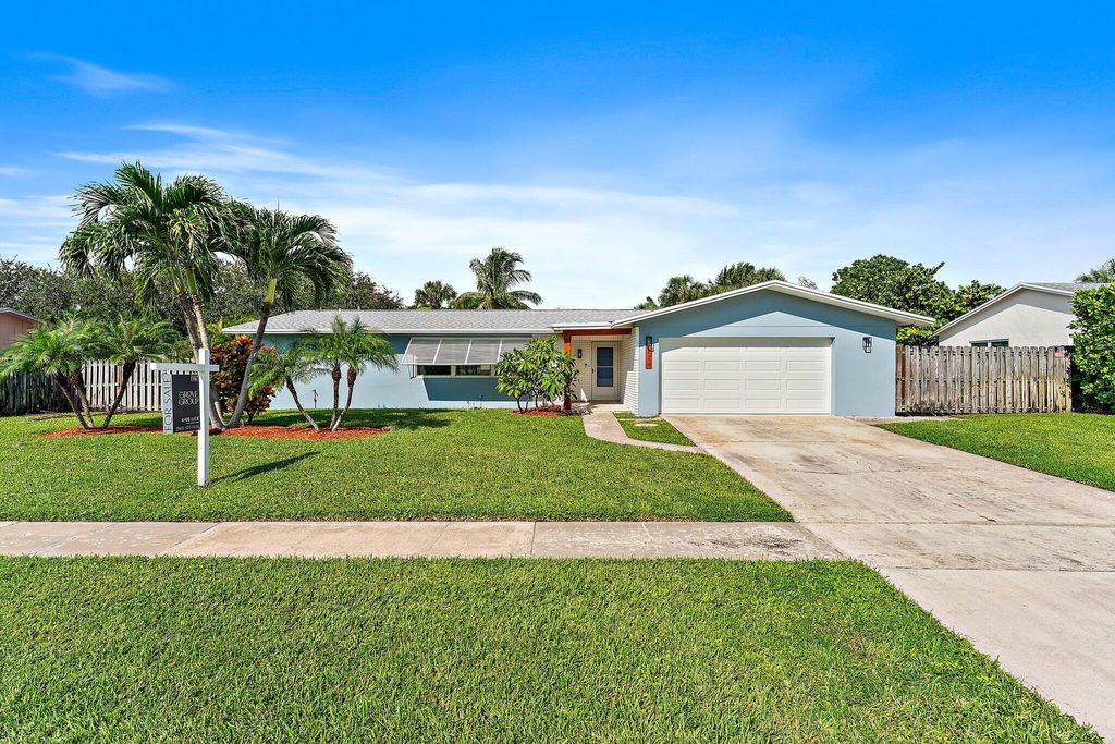 Photo of 214 Circle W, Jupiter, FL 33458 (MLS # R11020557)