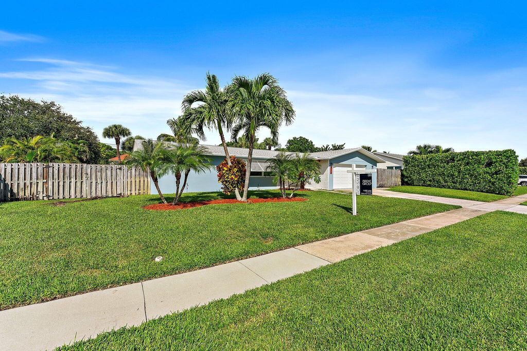 Photo of 214 Circle W, Jupiter, FL 33458 (MLS # R11020557)