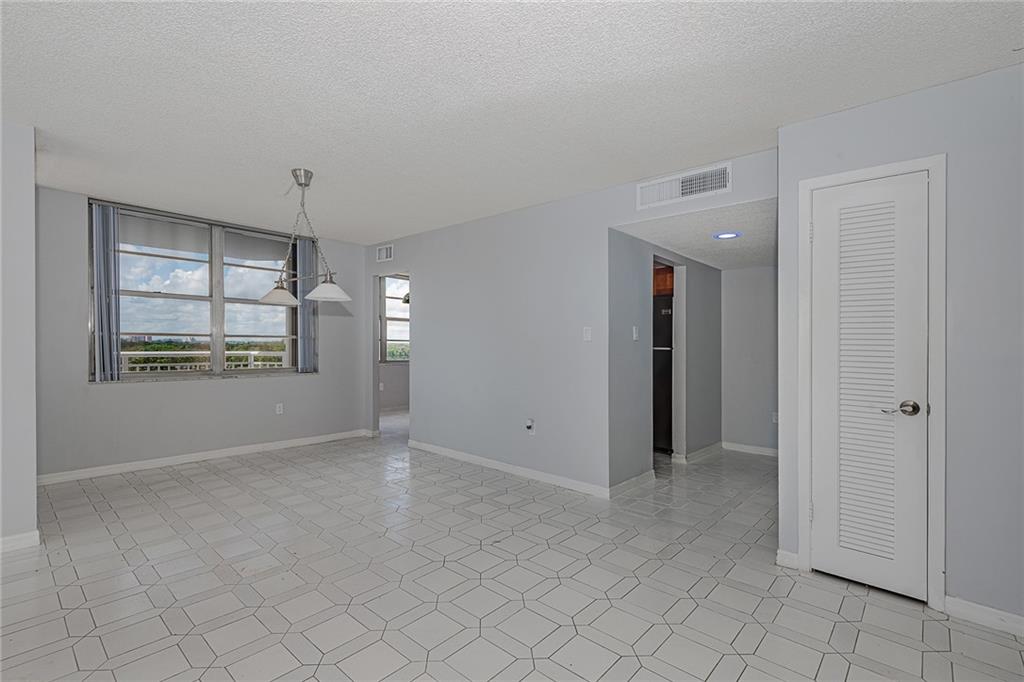 Del Prado - Residential