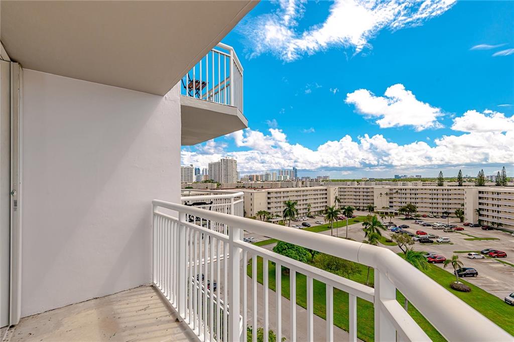 Del Prado - Residential