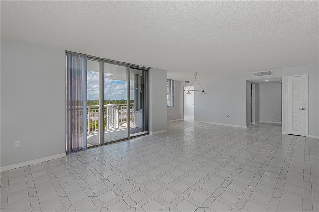 Del Prado - Residential