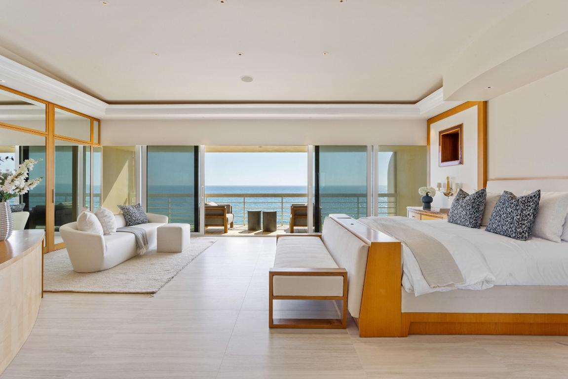 RESIDENCES AT SLOANS CURVE - Residential