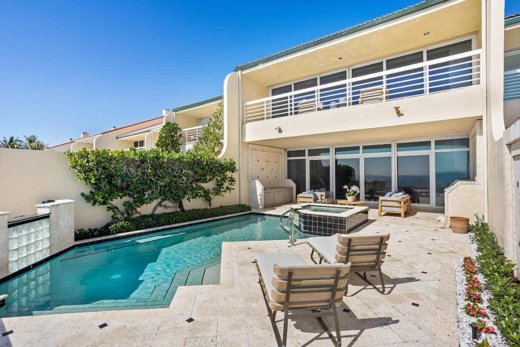 Photo of 2 Sloans Curve Drive, Palm Beach, FL 33480 (MLS # R11141771)