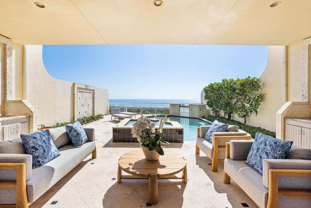 Photo of 2 Sloans Curve Drive, Palm Beach, FL 33480 (MLS # R11141771)