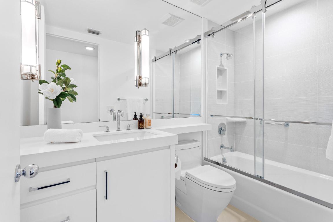 RESIDENCES AT SLOANS CURVE - Residential