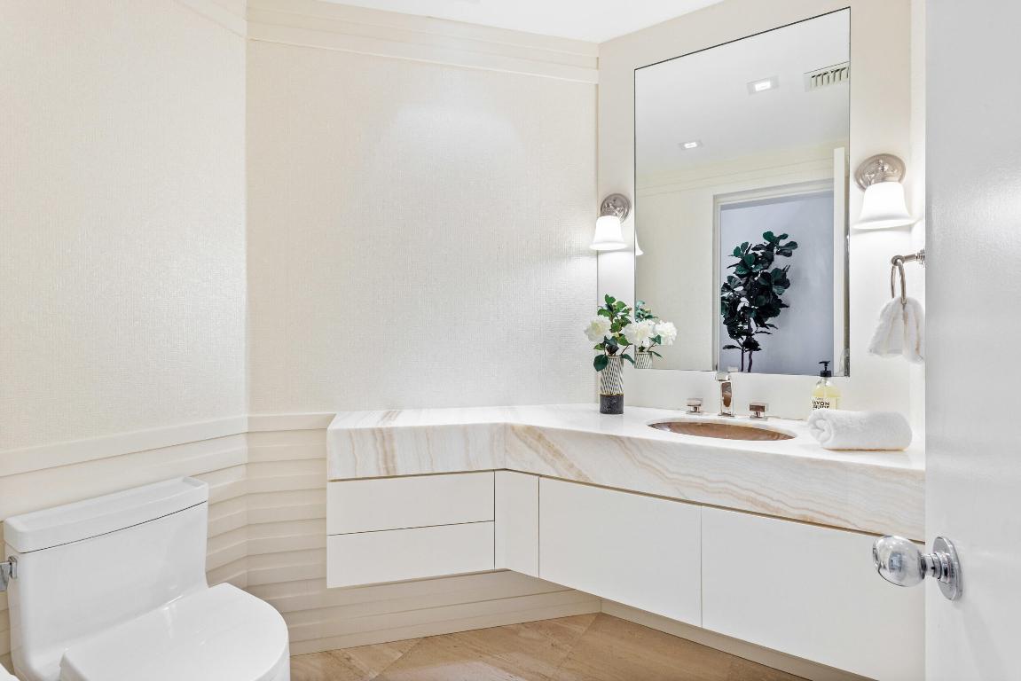 RESIDENCES AT SLOANS CURVE - Residential