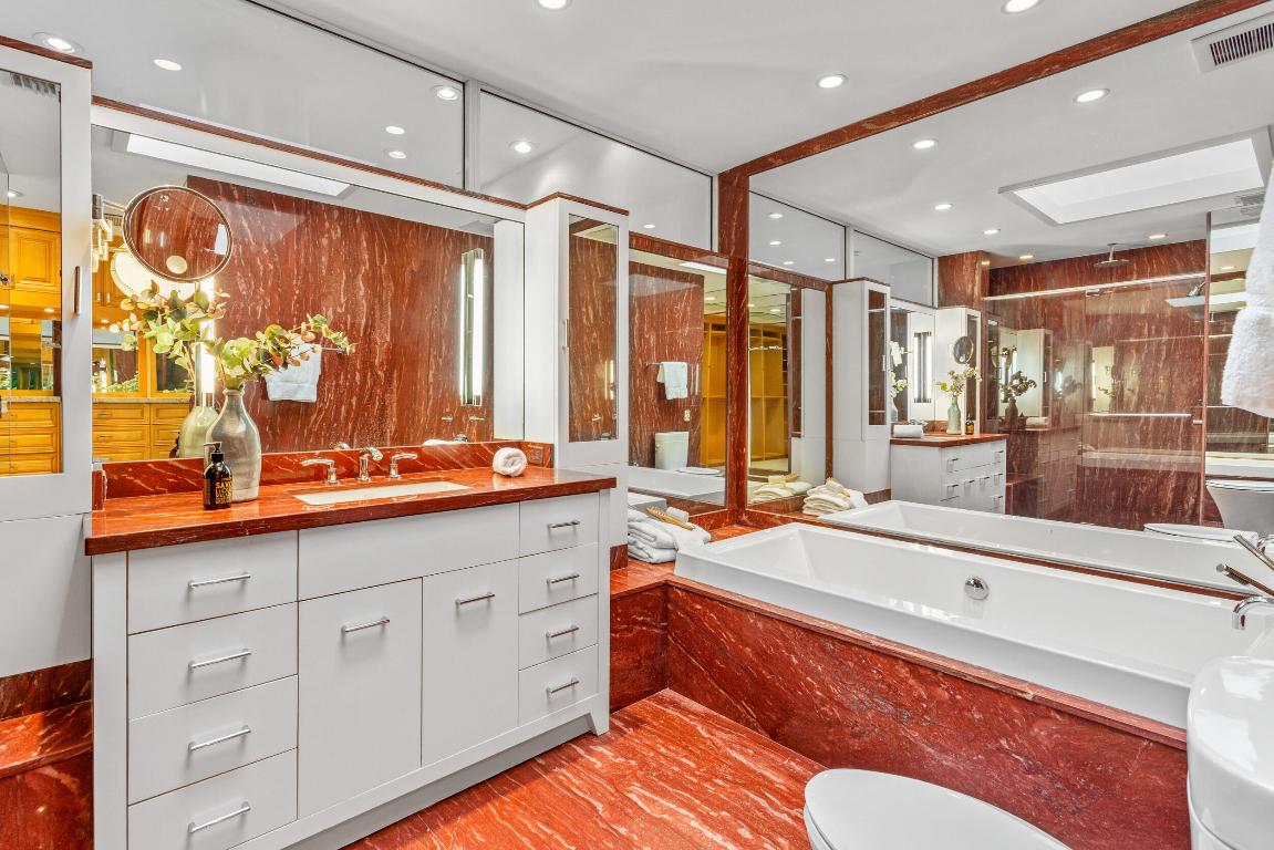 RESIDENCES AT SLOANS CURVE - Residential