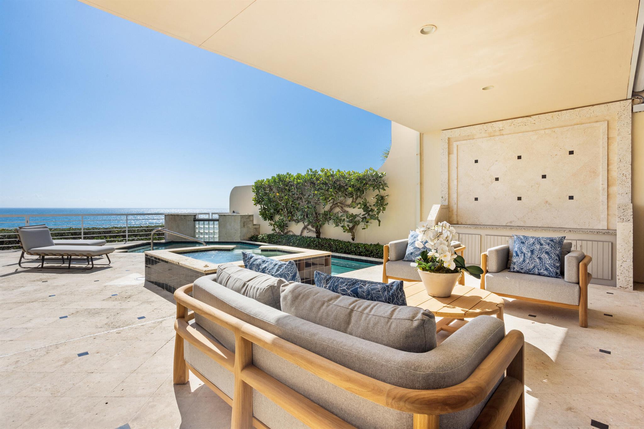 2 Sloans Curve Drive