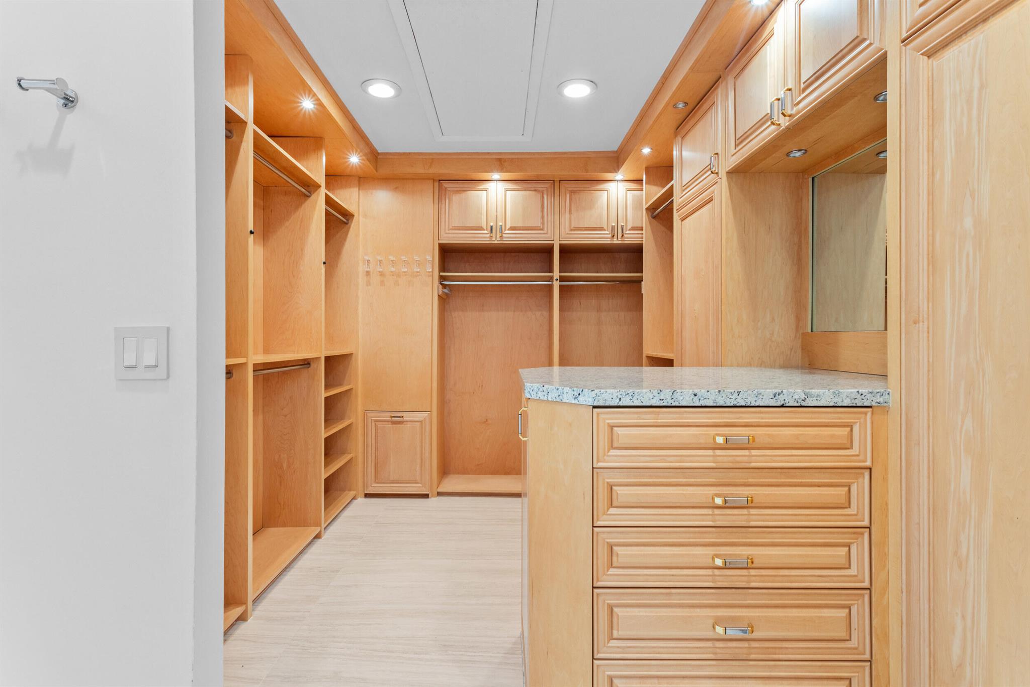 RESIDENCES AT SLOANS CURV - Residential