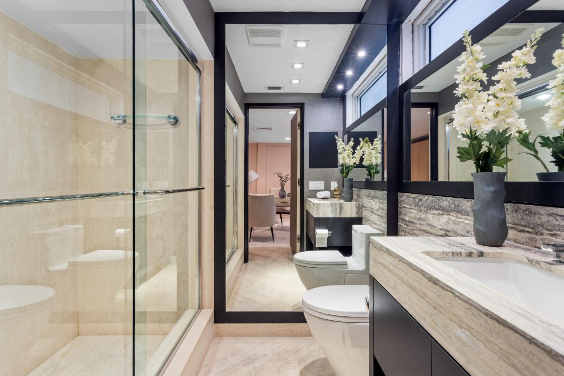 RESIDENCES AT SLOANS CURVE - Residential