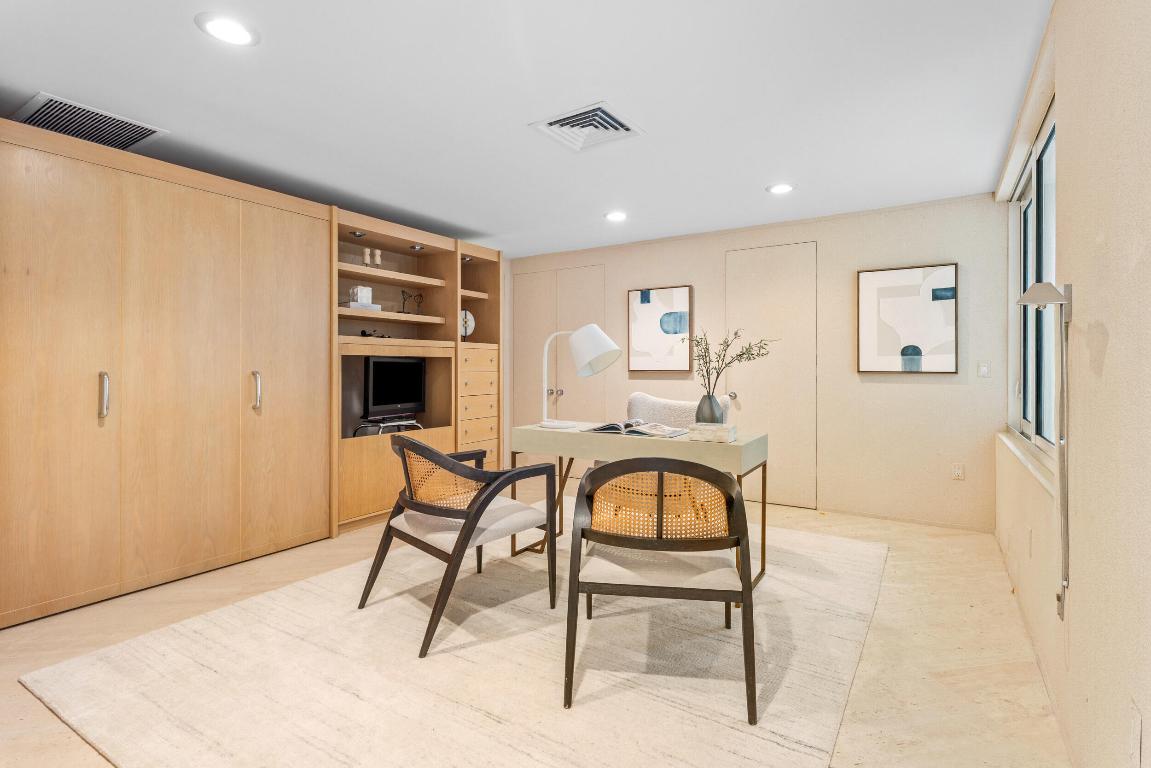 RESIDENCES AT SLOANS CURVE - Residential