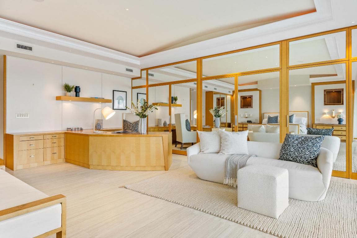 RESIDENCES AT SLOANS CURVE - Residential