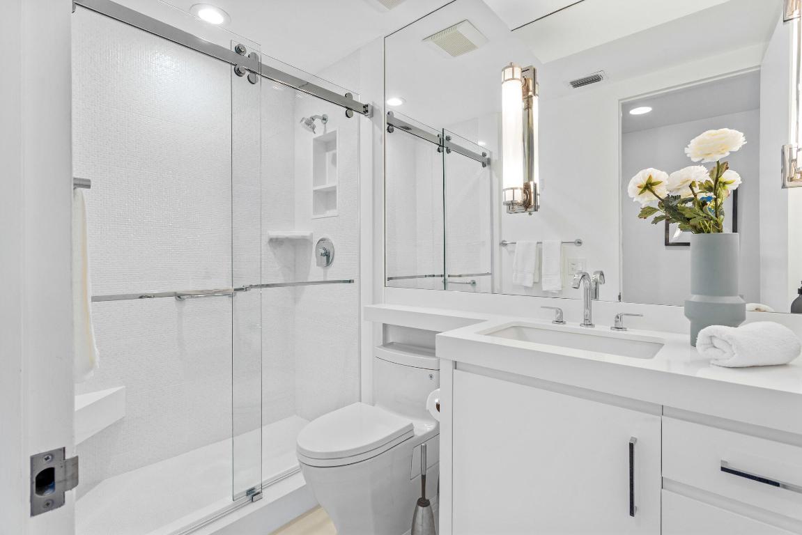 RESIDENCES AT SLOANS CURVE - Residential