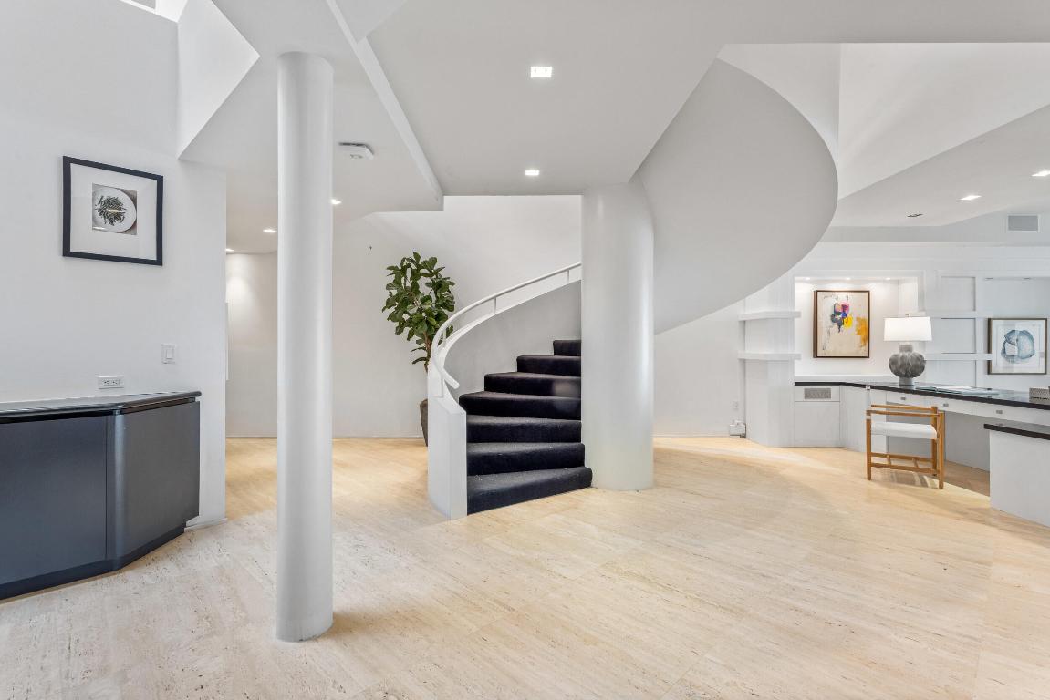 RESIDENCES AT SLOANS CURVE - Residential