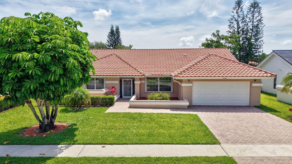 Photo of 9720 Majestic Way, Boynton Beach, FL 33437 (MLS # B26027752)