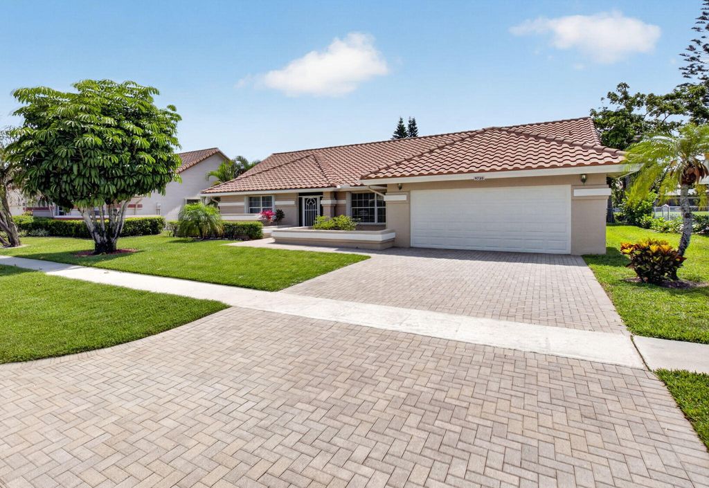 Photo of 9720 Majestic Way, Boynton Beach, FL 33437 (MLS # B26027752)