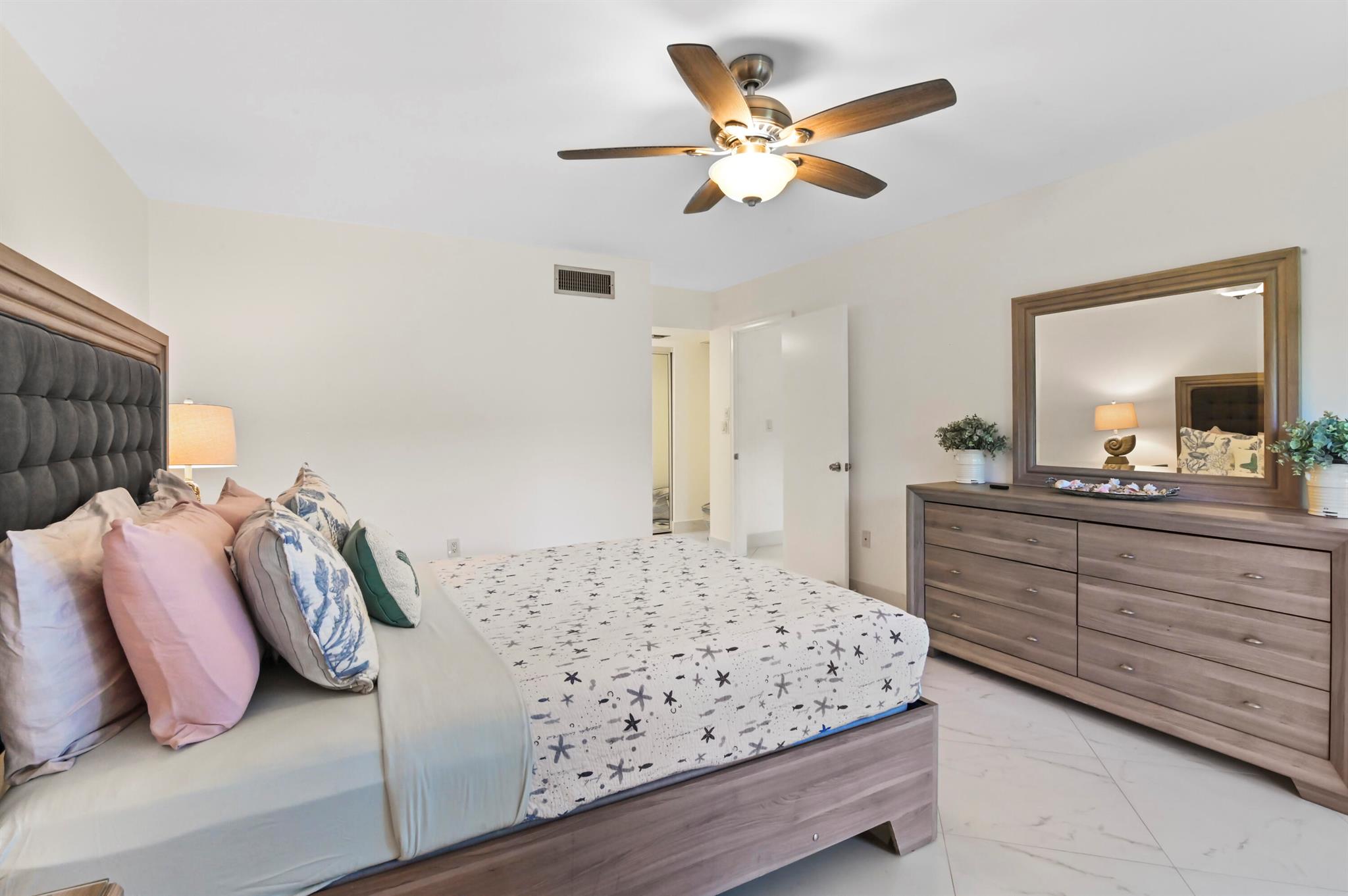 SOUTHGATE - Residential