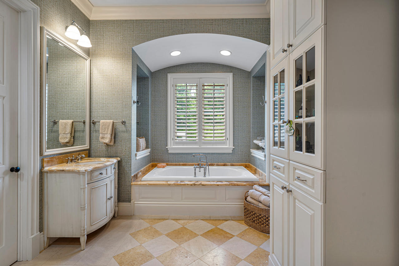 GULFSTREAM PROPERTIES 2 IN - Residential