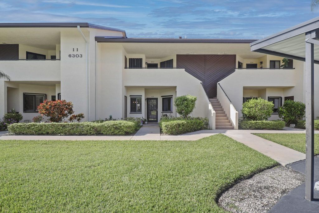 Photo of 6303 SE Williamsburg Drive #103, Hobe Sound, FL 33455 (MLS # R11016177)