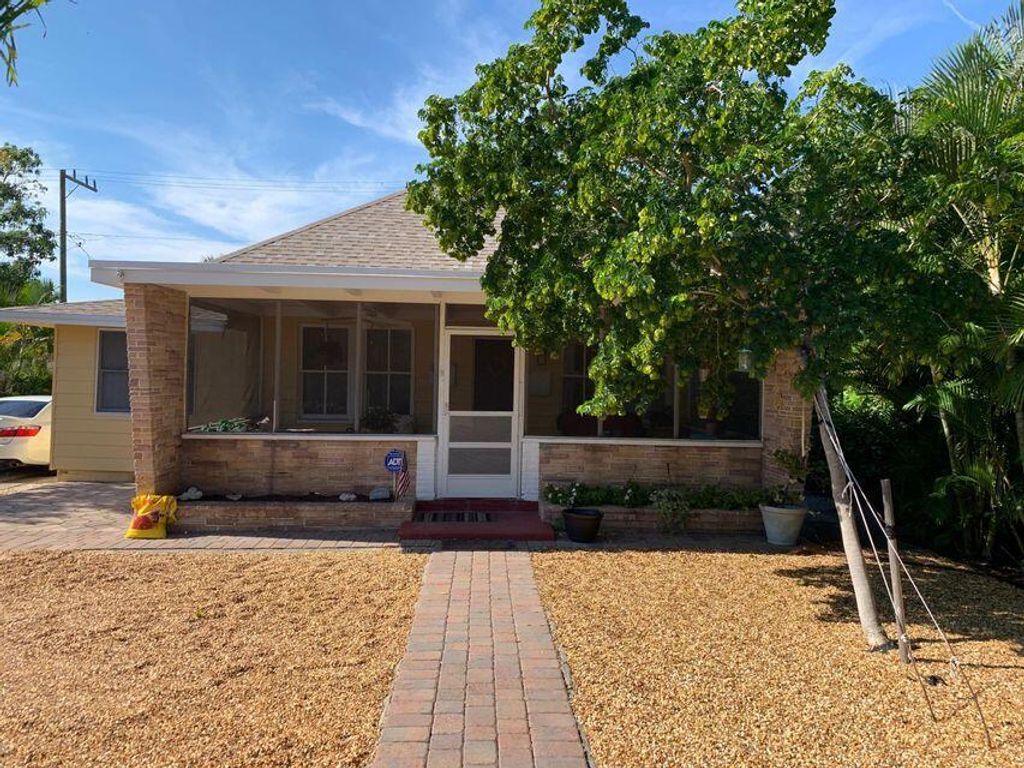 Photo of 208 S Swinton Avenue, Delray Beach, FL 33444 (MLS # R10767954)