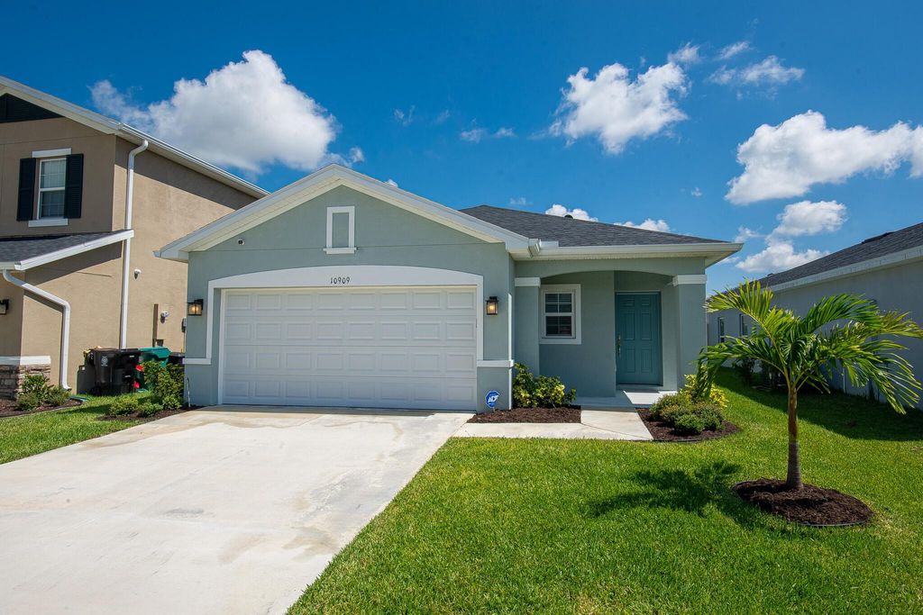 Photo of 10909 SW Robbia Way, Port St Lucie, FL 34987 (MLS # R10900386)