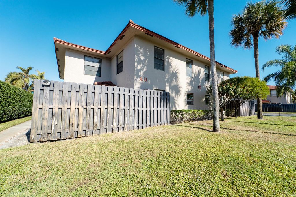 Photo of 1467 SW 25th Place #D, Boynton Beach, FL 33426 (MLS # R11043124)