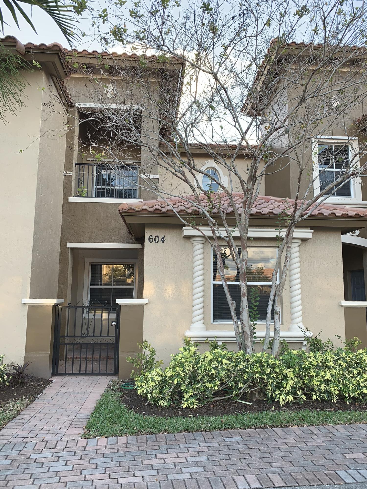 LINKS AT EMERALD DUNES CONDO - Residential Lease